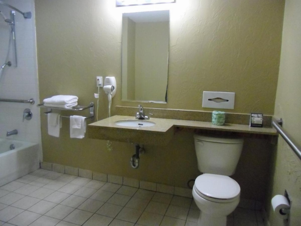 Super 8 by Wyndham Lantana West Palm Beach Image 7