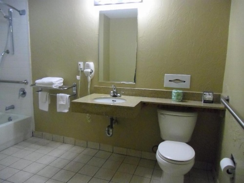 Super 8 by Wyndham Lantana West Palm Beach image 7