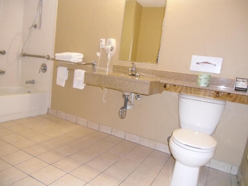Super 8 by Wyndham Lantana West Palm Beach image 8