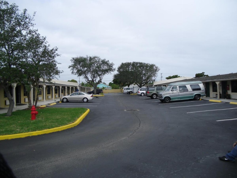 Super 8 by Wyndham Lantana West Palm Beach Image 11
